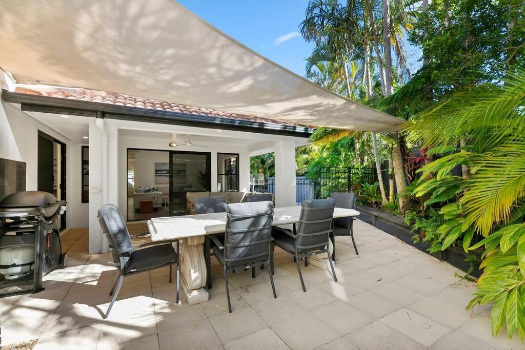 Apartment Tropical Oasis With Pool