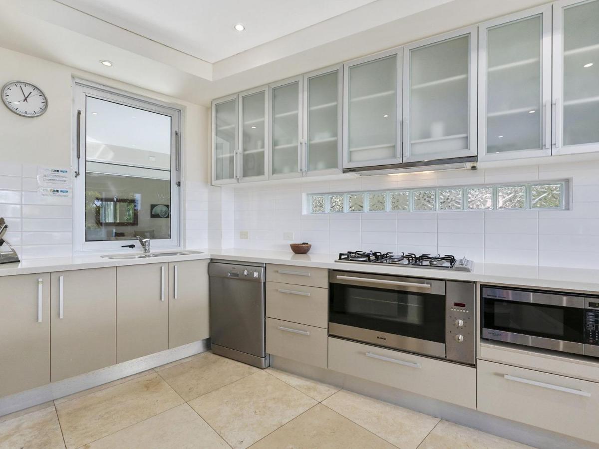 Apartment Unit 2 Wai Cocos 215 Gympie Terrace Noosaville
