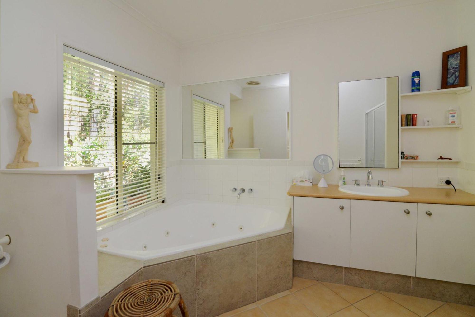 Howie's Place Noosa * Noosaville