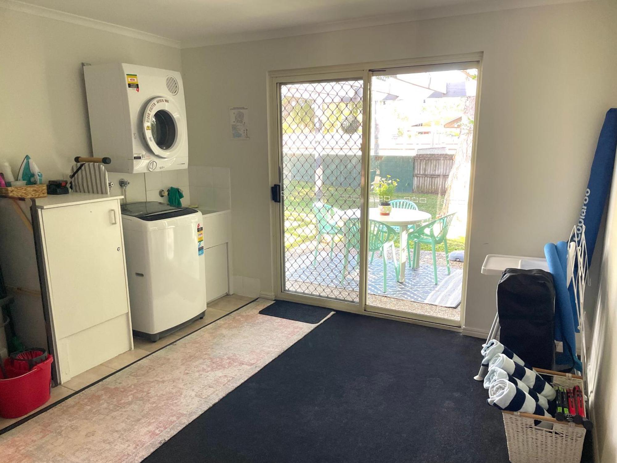 Apartment Renovated 2 Bedroom Ground Level In
