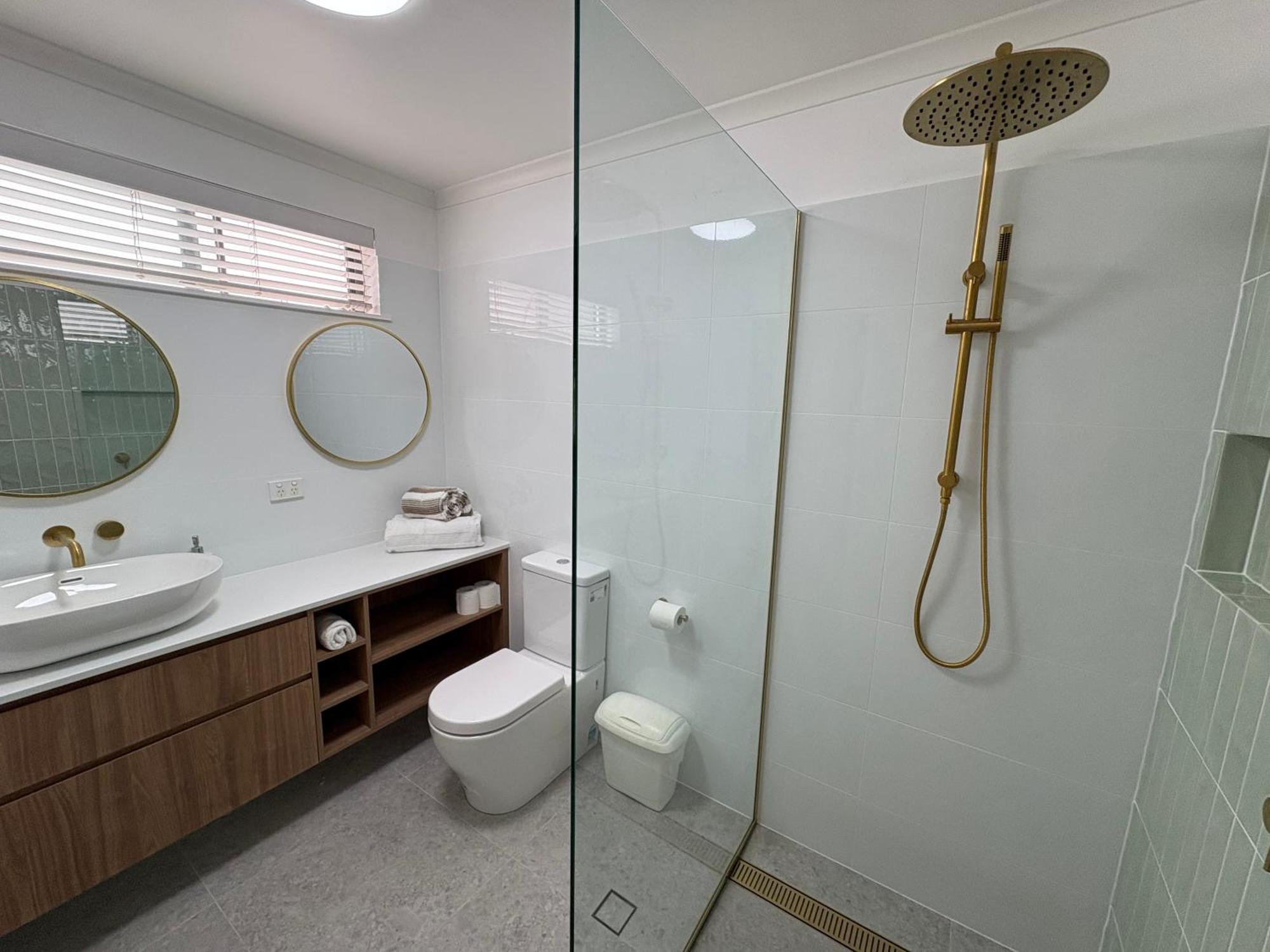 Tropical Retreat In 2 Bedroom Townhouse Noosaville