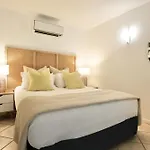 Pet Friendly Walk To Hastings St Or Noosa River 11Ats