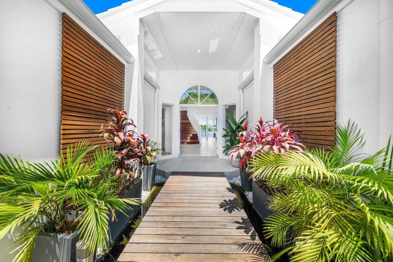 Noosa Waters Luxury Waterfront Holiday home