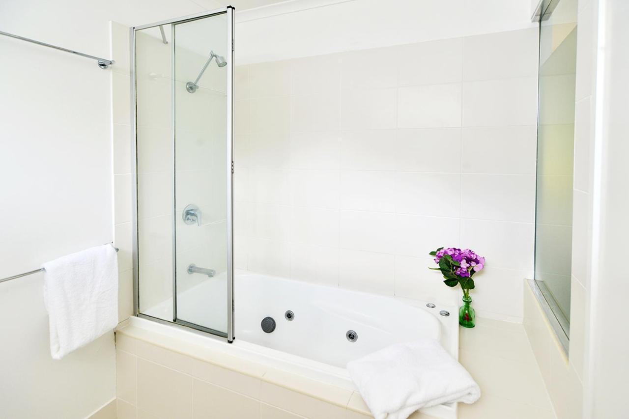 Retreat In Renovated 2 Bedroom Townhouse *
