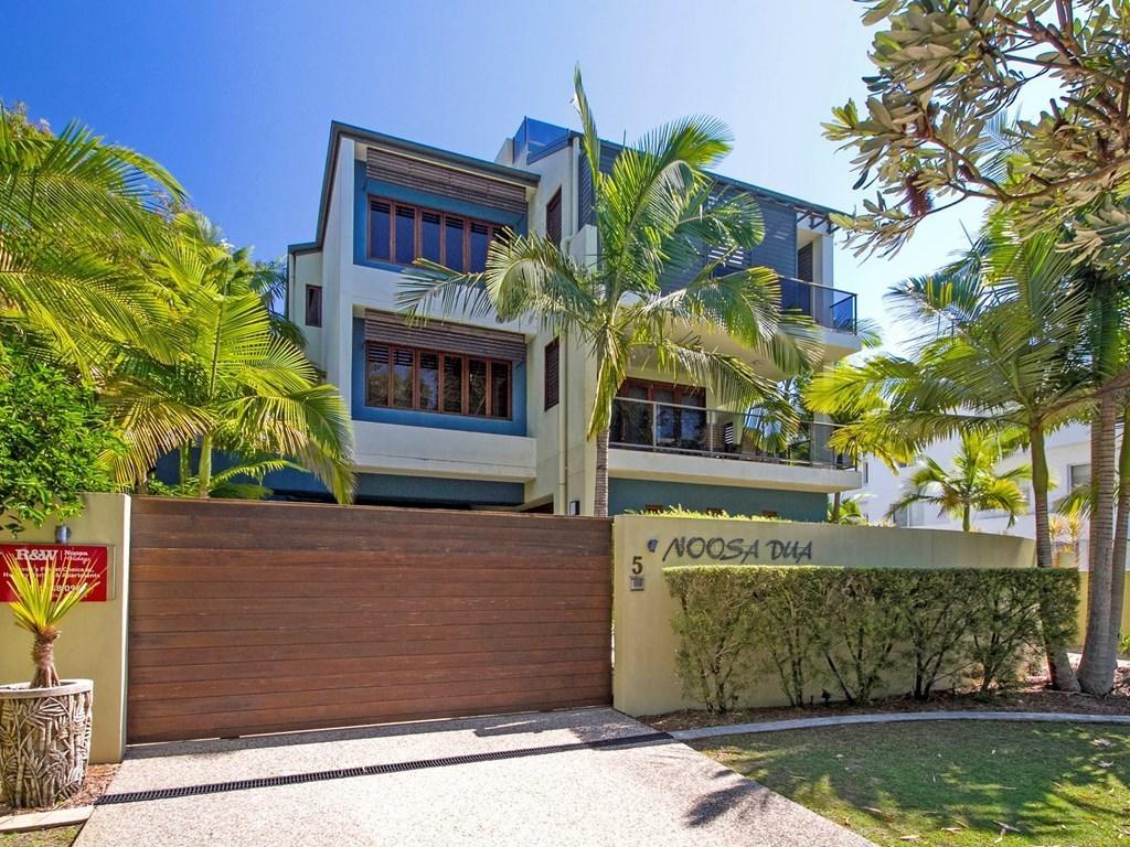 Holiday home Noosa Dua Apt 1 Riverside Pool Escape Noosaville