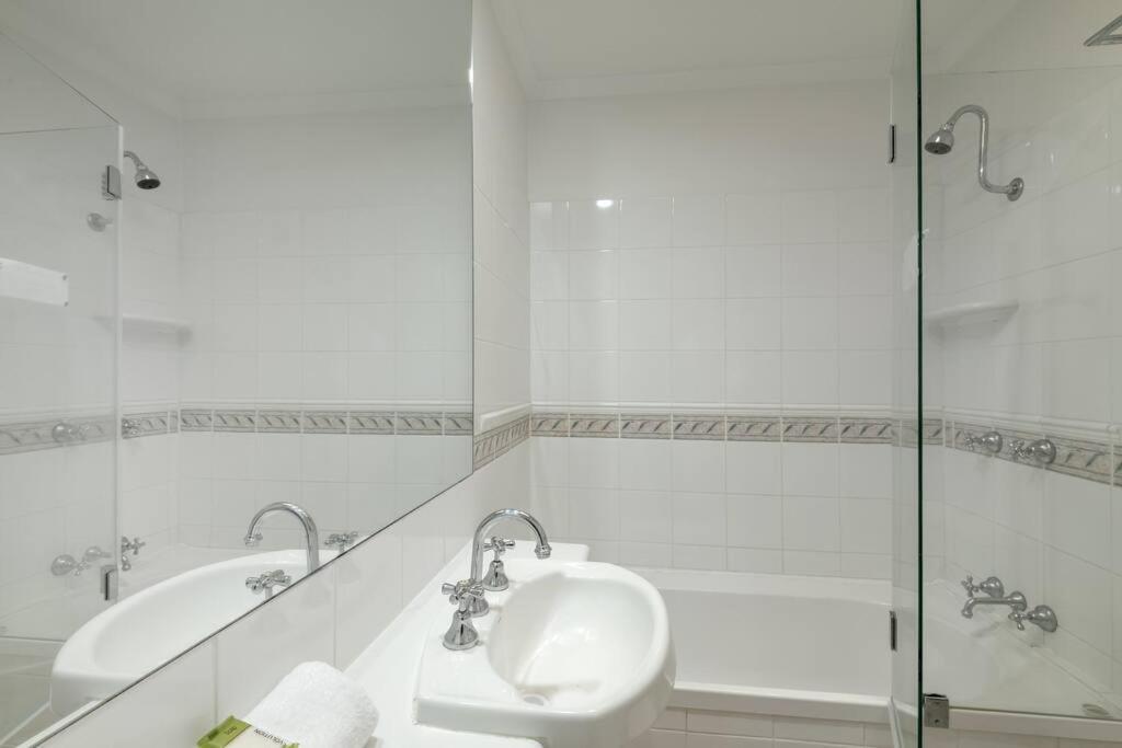 Aqua 6 - Riverfront Apartment