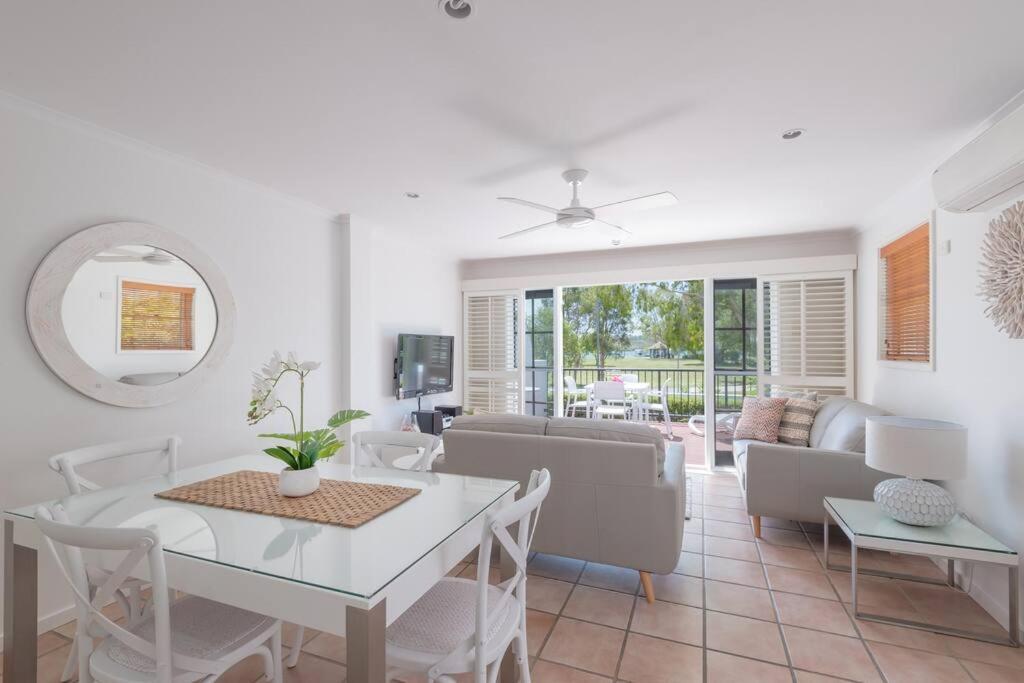 Aqua 6 - Riverfront * Noosaville
