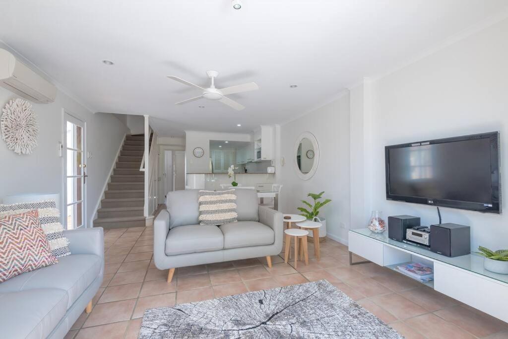 Aqua 6 - Riverfront Apartment