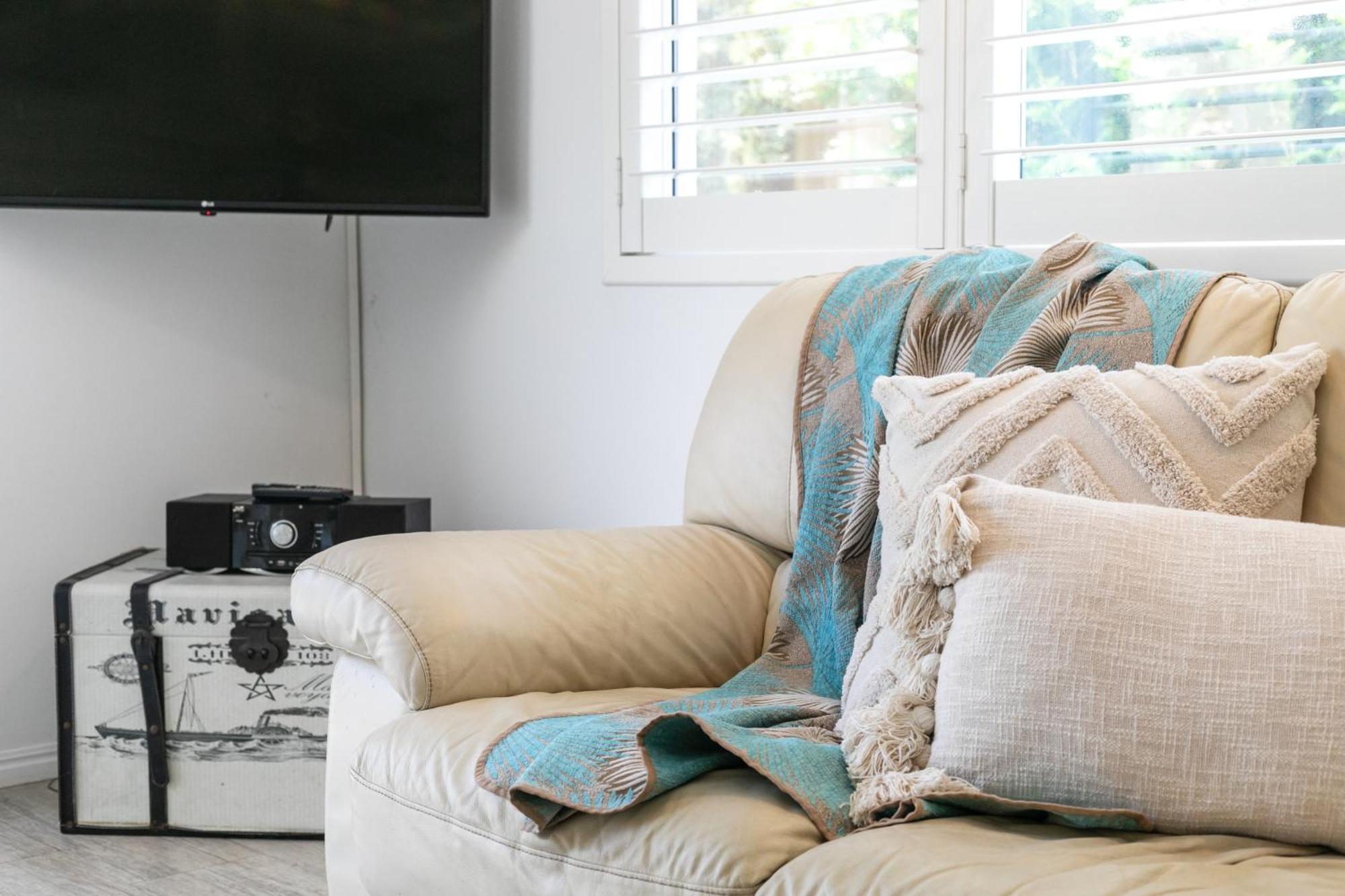 Noosa Sunseeker-walk To Cafes & River, Pet Friendly Holiday home *