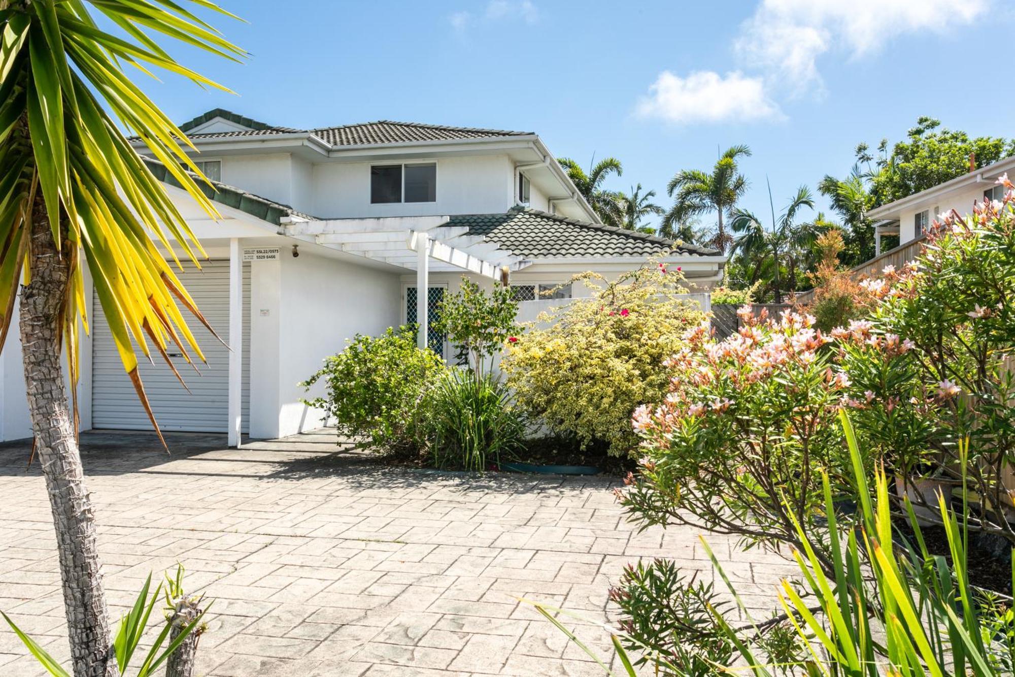 Noosa Sunseeker-walk To Cafes & River, Pet Friendly Holiday home