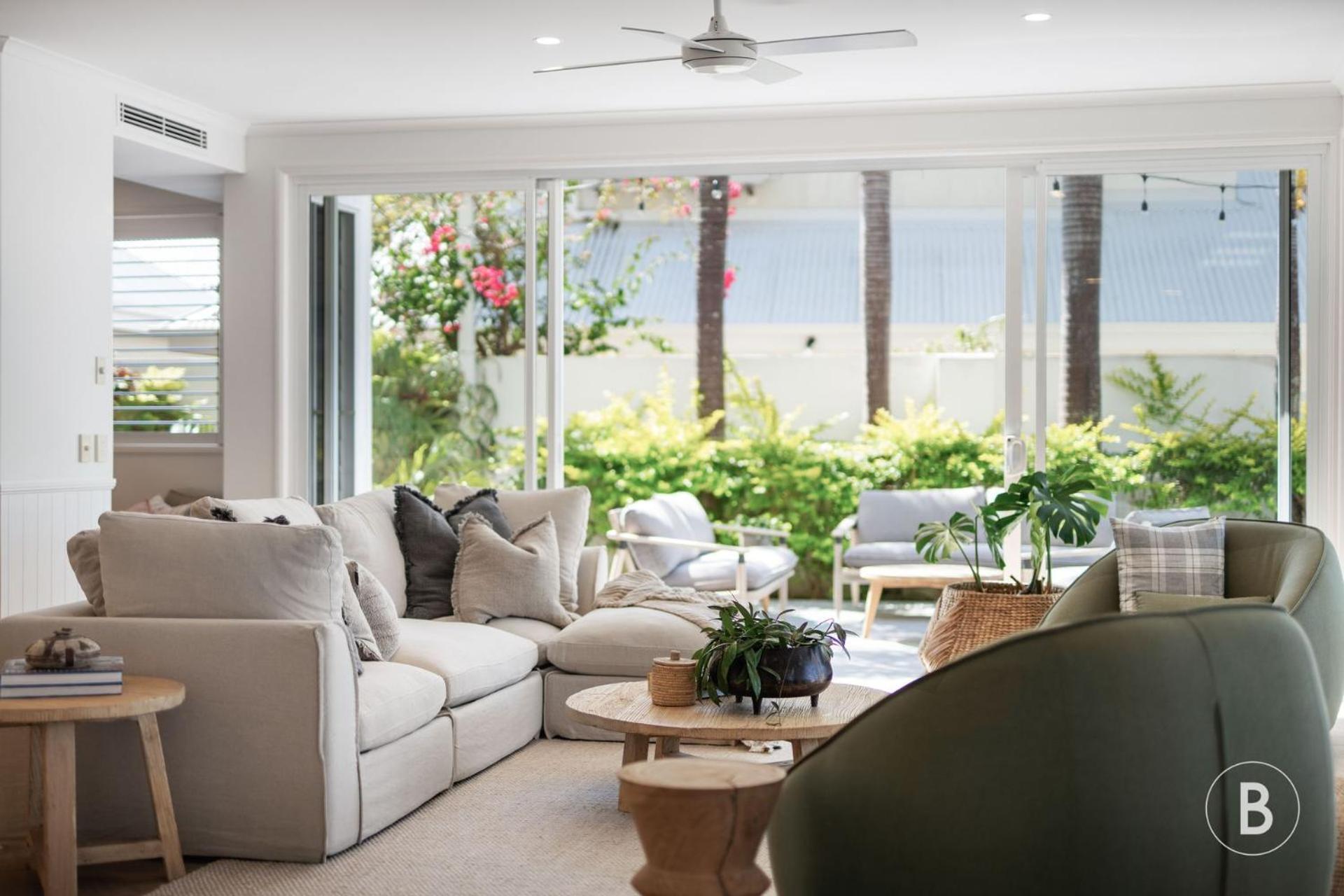 Lucy - Noosa - *