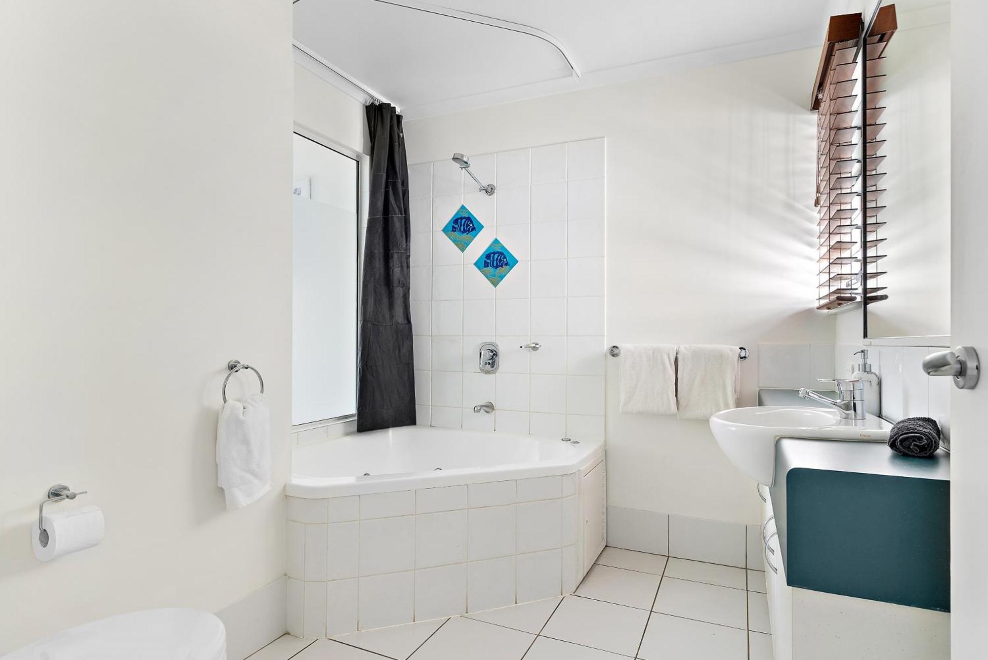 1 Bedroom Ground Level Unit In Apartment