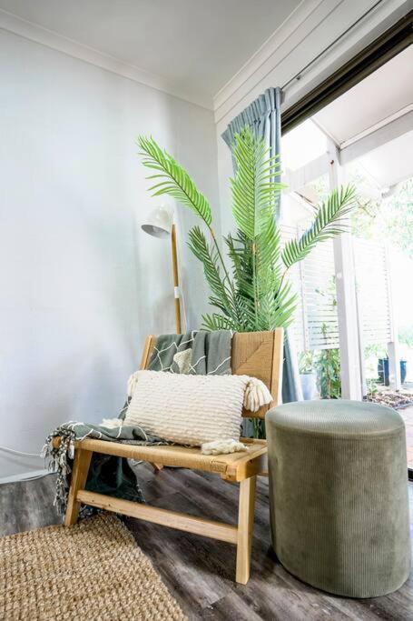 Apartment Stylish Poolside Villa, Noosa *