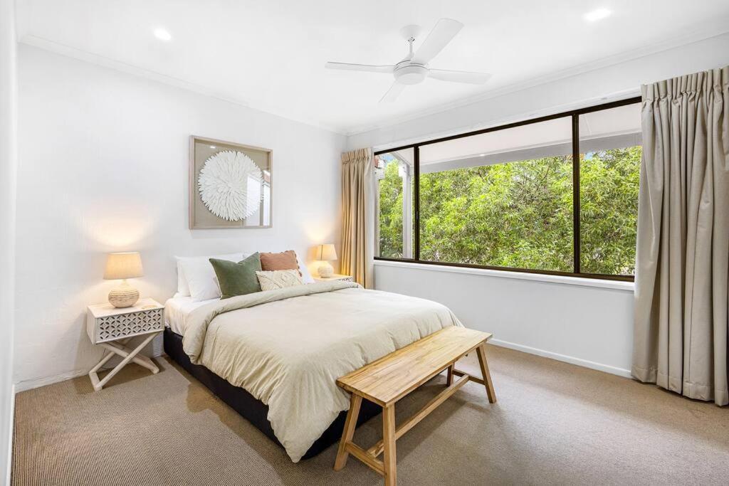 Stylish Poolside Villa, Noosa *