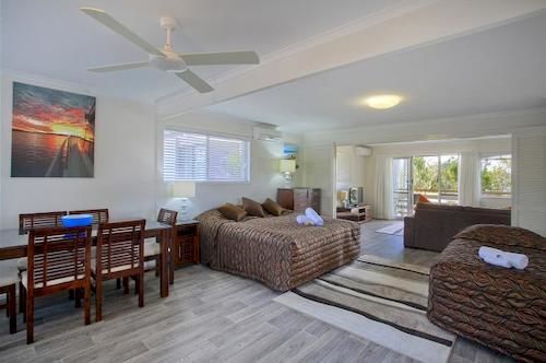 Regency Waterfront Noosa 3*