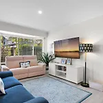 Renovated 2 Bedroom Ground Level Villa In Noosaville