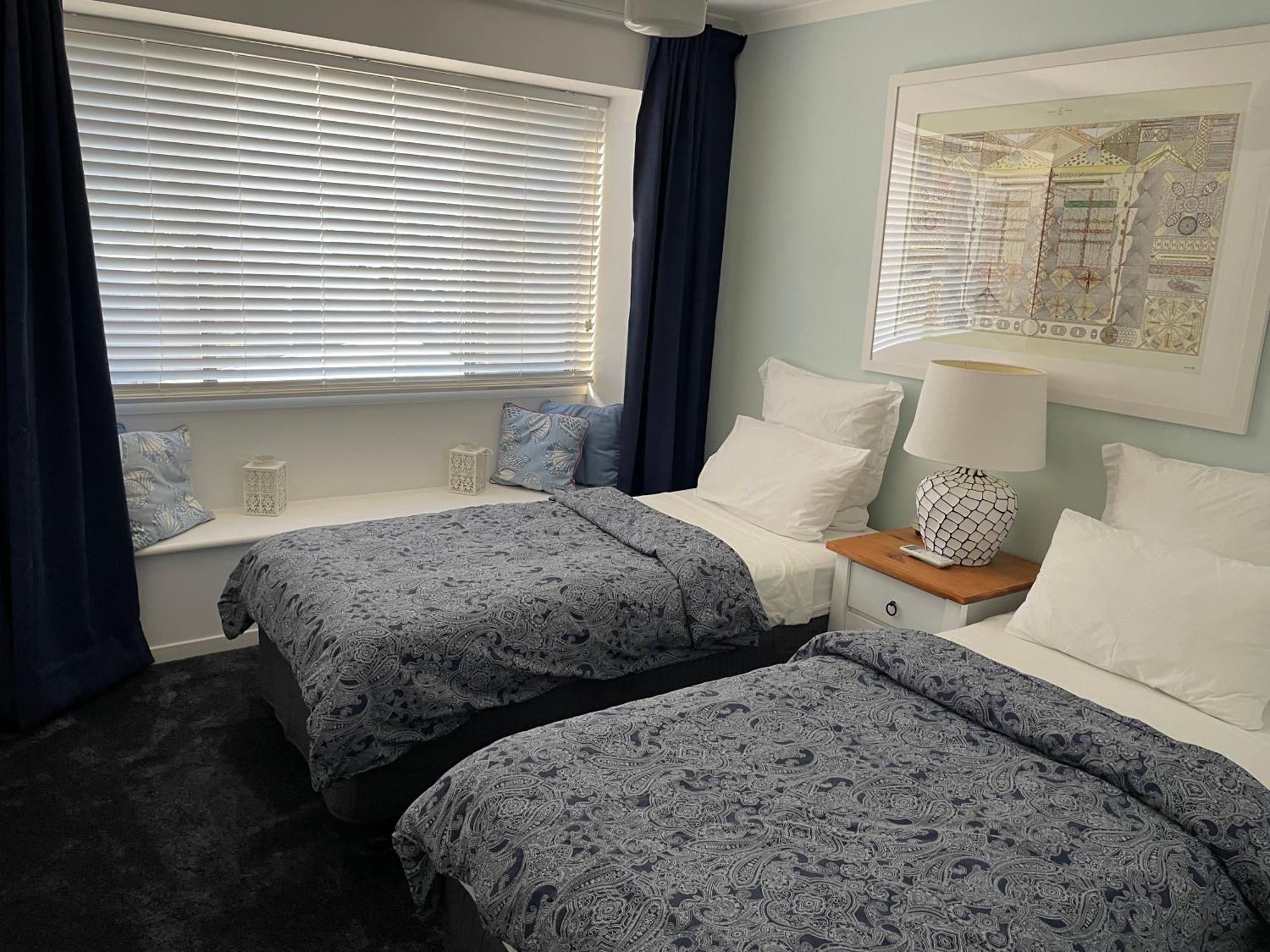 Retreat In Renovated 2 Bedroom Townhouse Apartment *