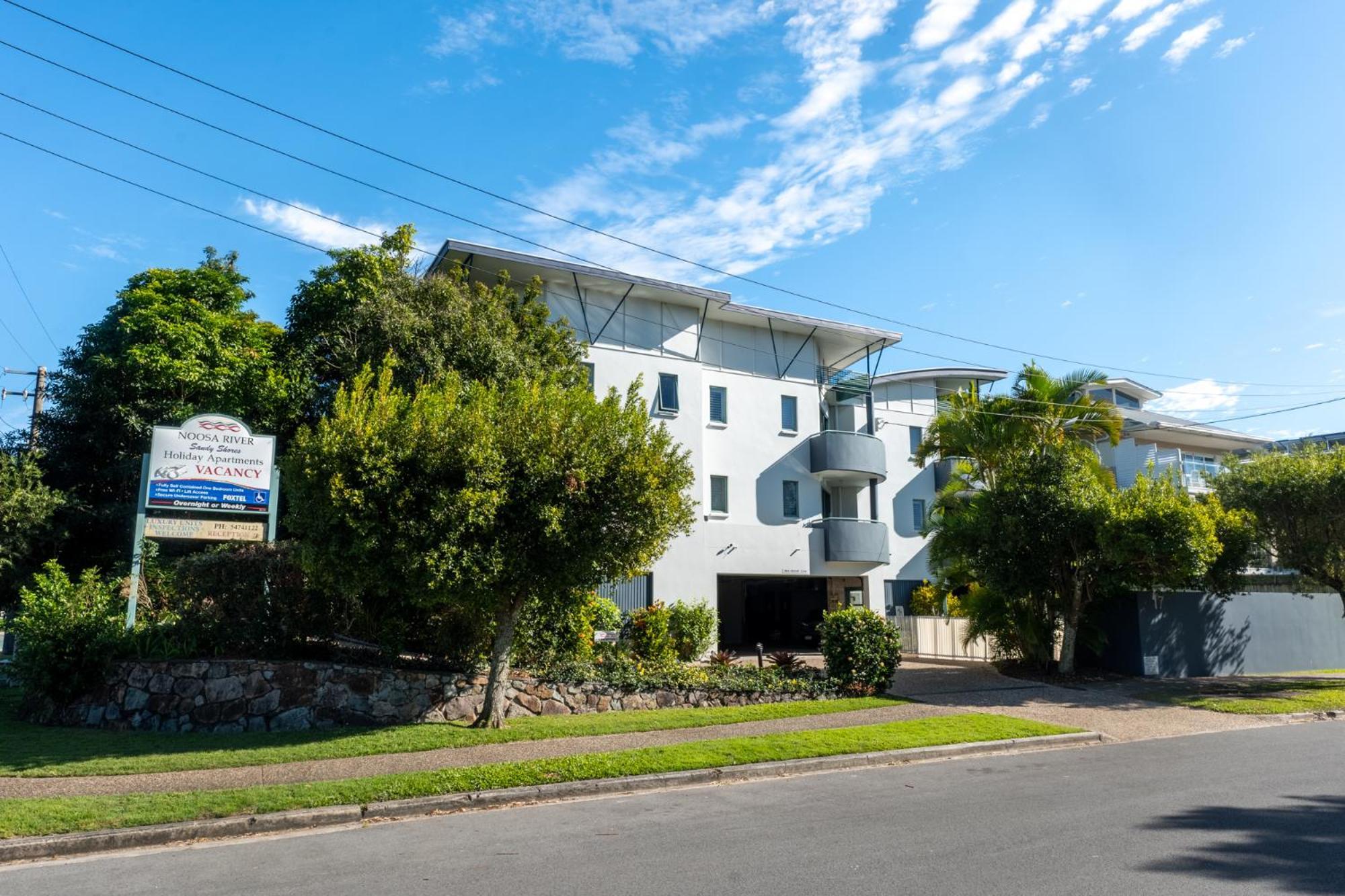 Noosa River Sandy Shores 4*