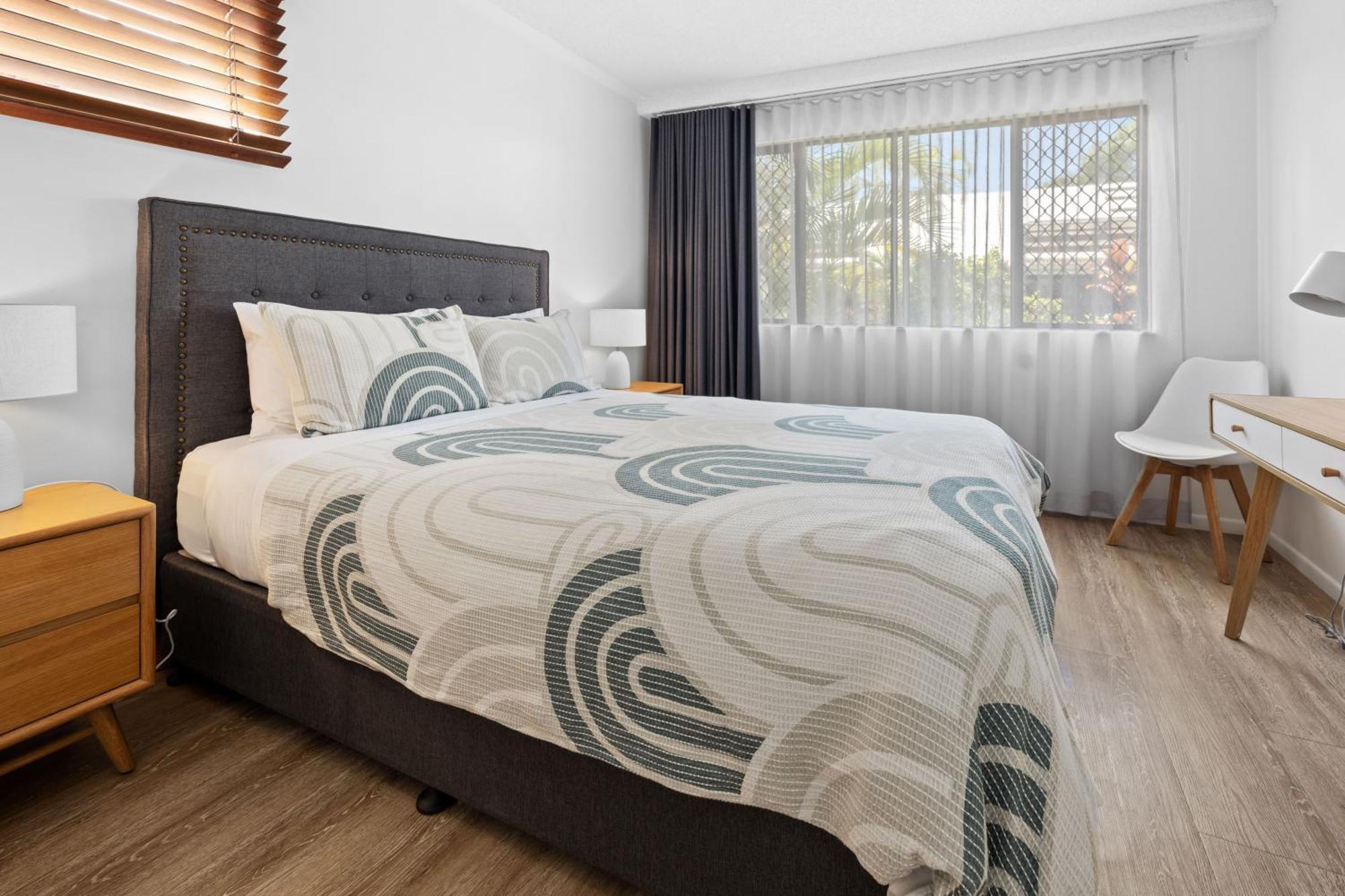 Living, Luxury Getaway, Close 2 Noosa River Apartment Noosaville